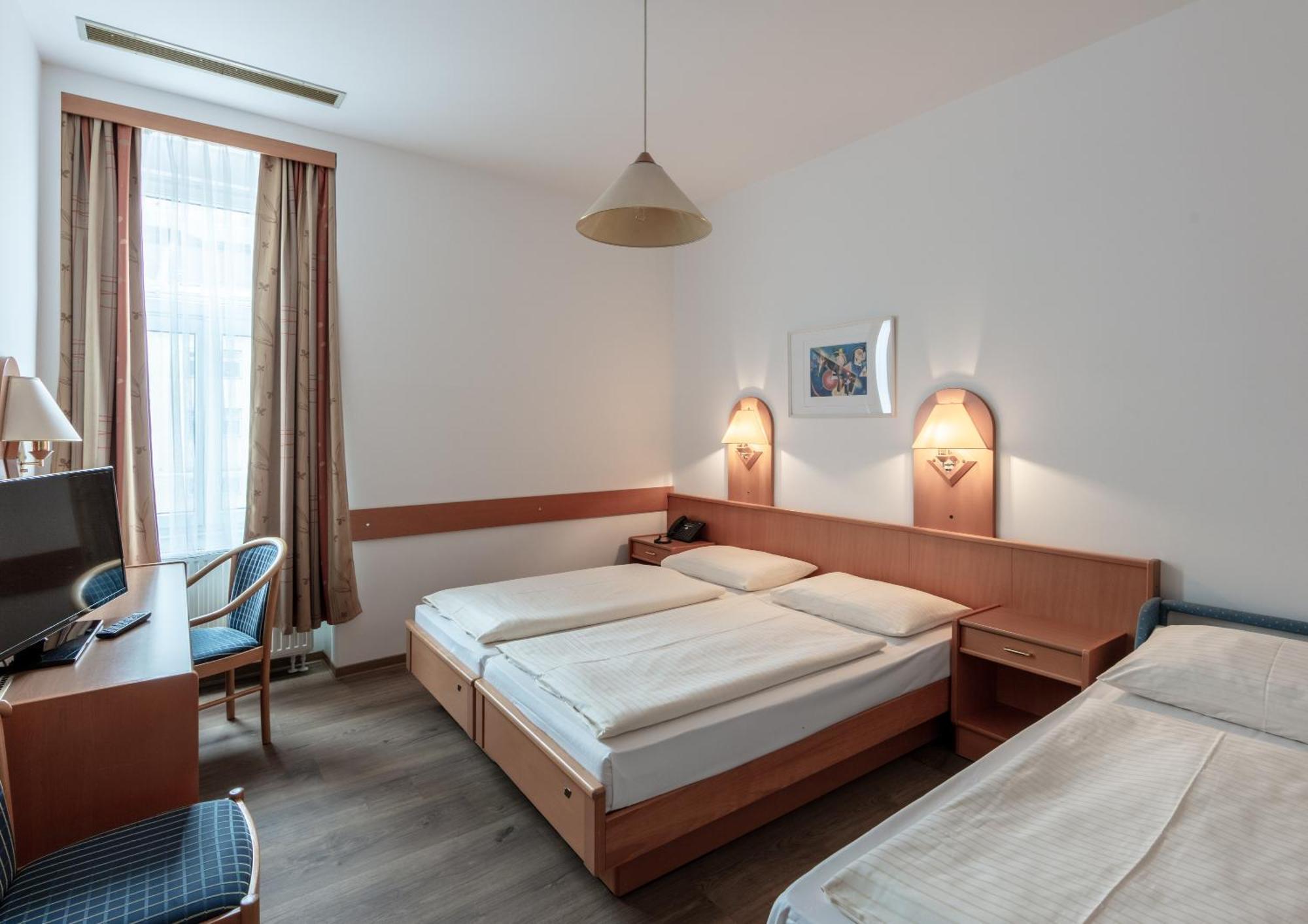 Admiral Hotel 3*